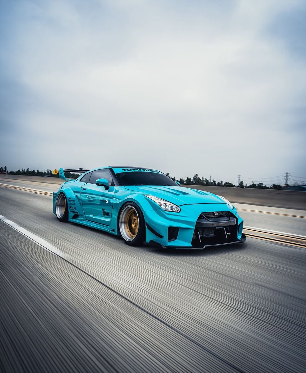 Liberty Walk Nissan GT-R ☁️