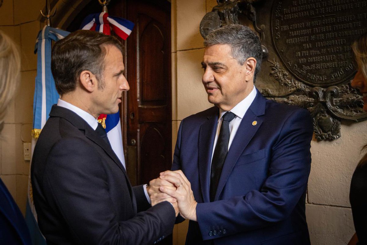 BIENVENIDO, EMMANUEL MACRON 

Entregué las llaves de la ciudad al presidente <a href="/EmmanuelMacron/">Emmanuel Macron</a>, gesto que simboliza la amistad y el compromiso de que siempre tendremos las puertas abiertas para Francia. 

Resaltamos la importancia del sector privado y las inversiones francesas como