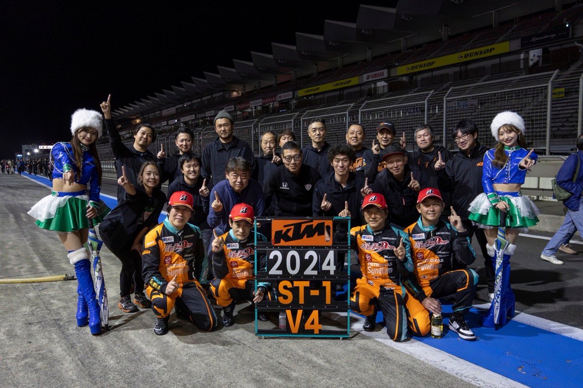 estrick48's tweet photo. 先ずS耐シーズンが終了
複雑な心境ではありますが無事に
”🏆🏆V4🏆🏆”
達成しました‼︎
やはりたこ焼きしか勝たん♪
@SuperTaikyu_STO @petroplanjapan @Catacleanjapan #kingelt #brigestone #ktmcarsjapan #xbowgtx https://t.co/lpn7mN6MzL