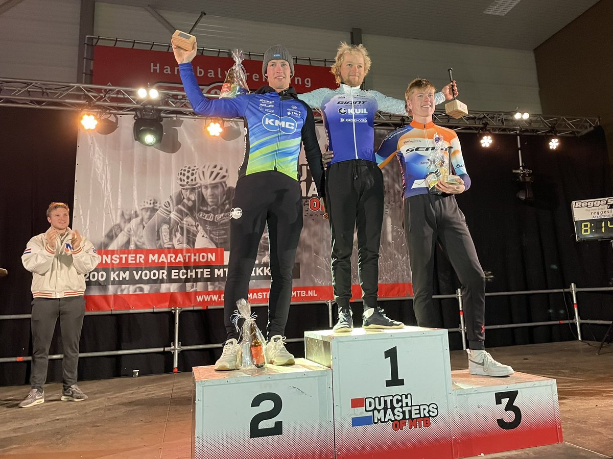 Stark wark Gerben!
Na 200 kilometer was er vandaag maar één man sterker in de Dutch Masters of MTB - Haarle. 

🥇Adne Koster
🥈Gerben Mos
🥉Chiel Schulten
