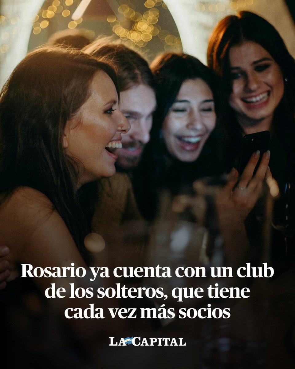 lacapital's tweet photo. El Club de los Solteros, una agrupación que reúne a personas sin pareja y facilita reuniones en bares entre sus integrantes. 🥳

La iniciativa nació en Córdoba hace ocho años y se trasladó a #Rosario, donde ya cuenta con 277 socios, de entre 35 y 55 años.

🙋‍♀️ Ivana Franco es comunicadora y presidenta del #ClubdelosSolteros, un espacio que organiza salidas entre grupos de personas sin pareja y con edades e intereses similares. "La idea es que la gente sin pareja pueda socializar", dice y explica que para eso organizan salidas de bar, en grupos de seis integrantes, acompañados de una coordinadora.

→ https://t.co/5Ovf5ytIcW

Por Carina Bazzoni