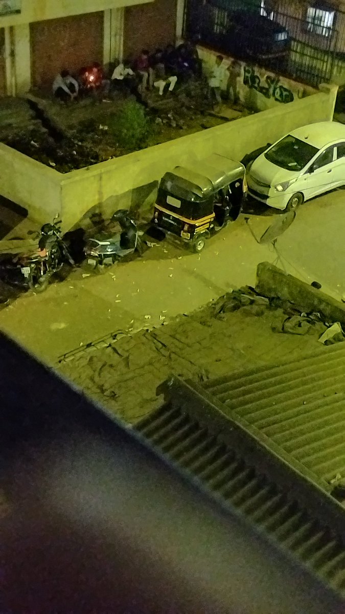 Rayngear's tweet photo. @CPPuneCity lane no 4 shivneri nagar, kondhwa khurd, daily ithe basun ganja fhukat assat, kahi bollo tar shivigal, bhandne kartat, please kai action gya sir 🙏 https://t.co/CuWMvx6iom