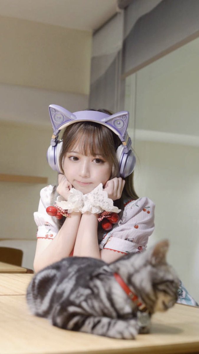 今日は『いいイヤホン・ヘッドホンの日』🎧

yamiちゃんはいつもどんな音楽を聞いているのかな♬.*ﾟ

楽しい時も辛い時も音楽を聞くと元気が出るよね💪🏻

yamiちゃんの笑顔も私達を元気にしてくれます🤗︎💕︎

#11月18日
#いいイヤホン・ヘッドホンの日
#yami
#yamily
#推し事
@chanbaekkailu1 https://t.co/ZEzV61neL6