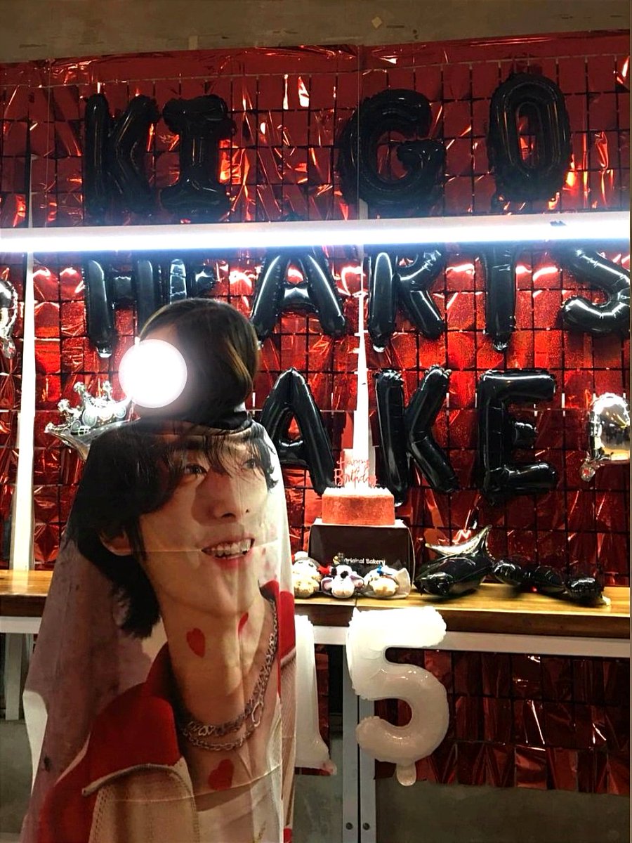 01ACEHEE's tweet photo. got to take home the tapestry i've been eyeing since entering the cafe :P tysm @CLUB1130 for organizing this cse !!! happy jake day 🌹

#JakeKingofHearts https://t.co/OrX9pLeU5u