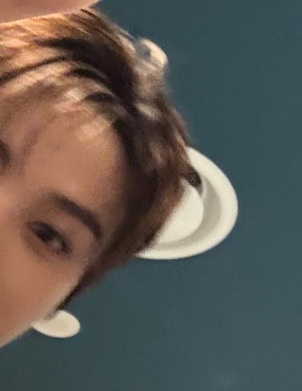 bongstonee's tweet image. 형들 셀카에 빼꼼 나오는 모에美