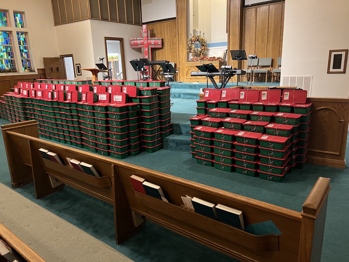 brodayharp's tweet photo. I love my church family! Today we dedicate and pray over OCC boxes to be sent around the world. 1of our church values is: generosity with joy. #treasuresinheaven#cheerfulgivers https://t.co/Us8VovflFT