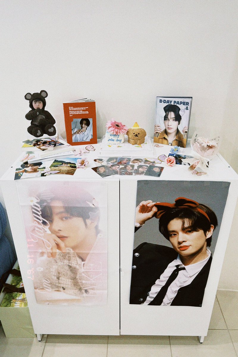 22no_v04's tweet photo. *ﾟ+.｡:;+.:;｡+ﾟ*♡ *ﾟ+.｡:;+.:;｡+ﾟ*

เฟ่จัดออกมาน่ารักสบายตามากคับ มู้ดโทนในเฟ่ดีมากๆค่ะ ขอบคุณทีมผู้จัดทุกท่านที่จัดพื้นที่น่ารักๆขึ้นมาให้เอนจีนมารวมตัวกันนะคับ♡⋆｡✩

⊹ ꒰ఎ #Bluebloomsmemoirswith_JAKESIM ໒꒱ ⋆ﾟ

✧･ﾟ: *✧･ﾟ:* ☆ ૮꒰ ˶• ༝ •˶꒱ა *:･ﾟ✧*:･ﾟ✧ https://t.co/ptIvCgjNws