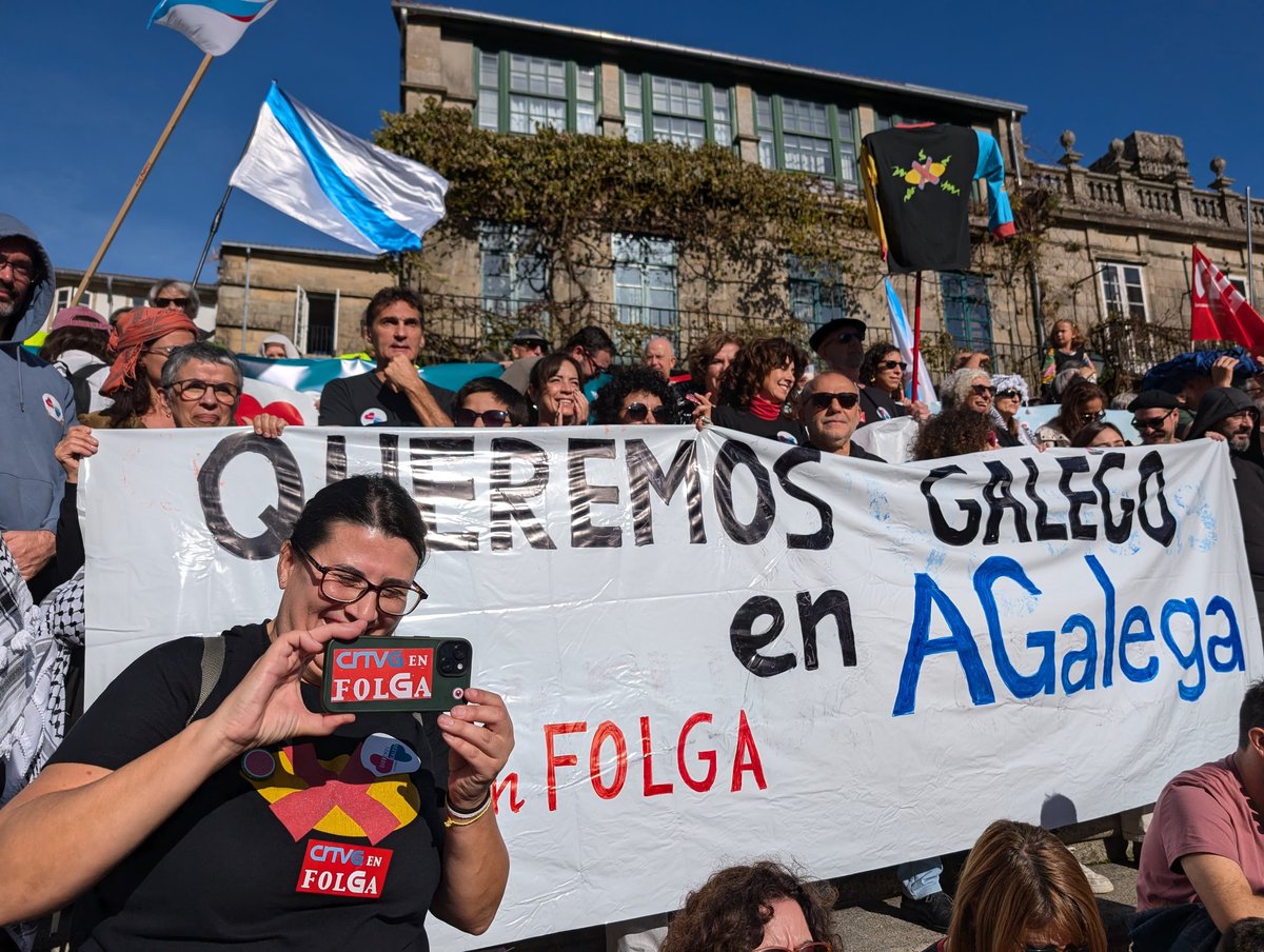 AnaPerezII's tweet image. O galego, a sua preservación e promoción, é unha das razóns de ser dos medios públicos. 
#QueremosGalego