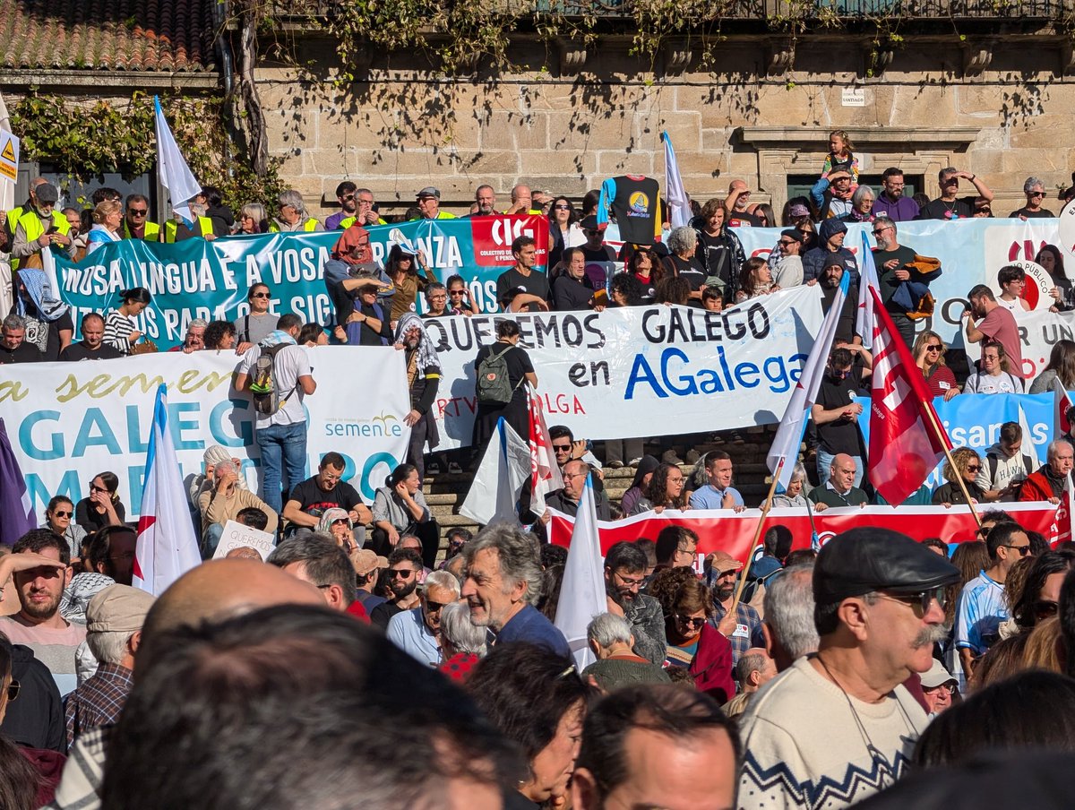 AnaPerezII's tweet image. O galego, a sua preservación e promoción, é unha das razóns de ser dos medios públicos. 
#QueremosGalego