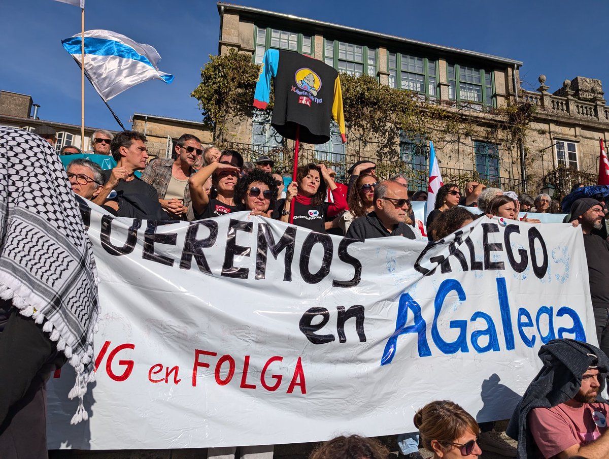 AnaPerezII's tweet image. O galego, a sua preservación e promoción, é unha das razóns de ser dos medios públicos. 
#QueremosGalego
