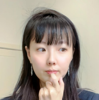 9DoorMaster's tweet photo. 【贫贱相】切不可娶，偏房为宜，笑不露齿，牙床子都露出来的，为极度贫贱之相，若为正房毁天灭地，偏房小妾或二奶三小为宜，英雄慧眼，玩玩即可 https://t.co/XNWTSaGrKw