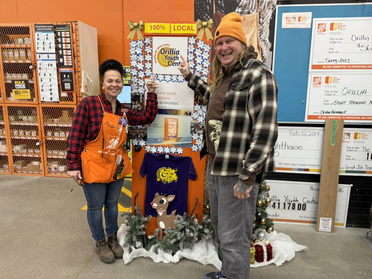So grateful to our <a href="/HomeDepotCanada/">Home Depot Canada</a> 
Orillia team. Stopped in this morning to say hello as we raise money to support our most vulnerable youth with the Orange Door Project. 100% of every dollar donated locally goes directly back into our Community.