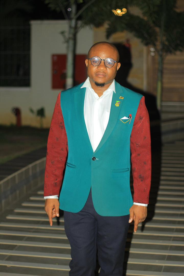 sajo_mwaihabi's tweet photo. Anaitwa @Mophatree ni jamaa yangu mwenye akili sana.

 Tumeanza kuhustle na issues za IT tukiwa Mbeya. Baada ya hapo 2016 tukapotezana Kila mtu na maisha yake.

I'm proud of him, ni mtu wa MAONO, ana kipaji kikubwa sana cha Ku-Create Ideas na kuzitekeleza.

Yupo KARIAKOO Anapambana kuokoa Watanzania wenzake.

Mungu azidi kumbariki Mophat