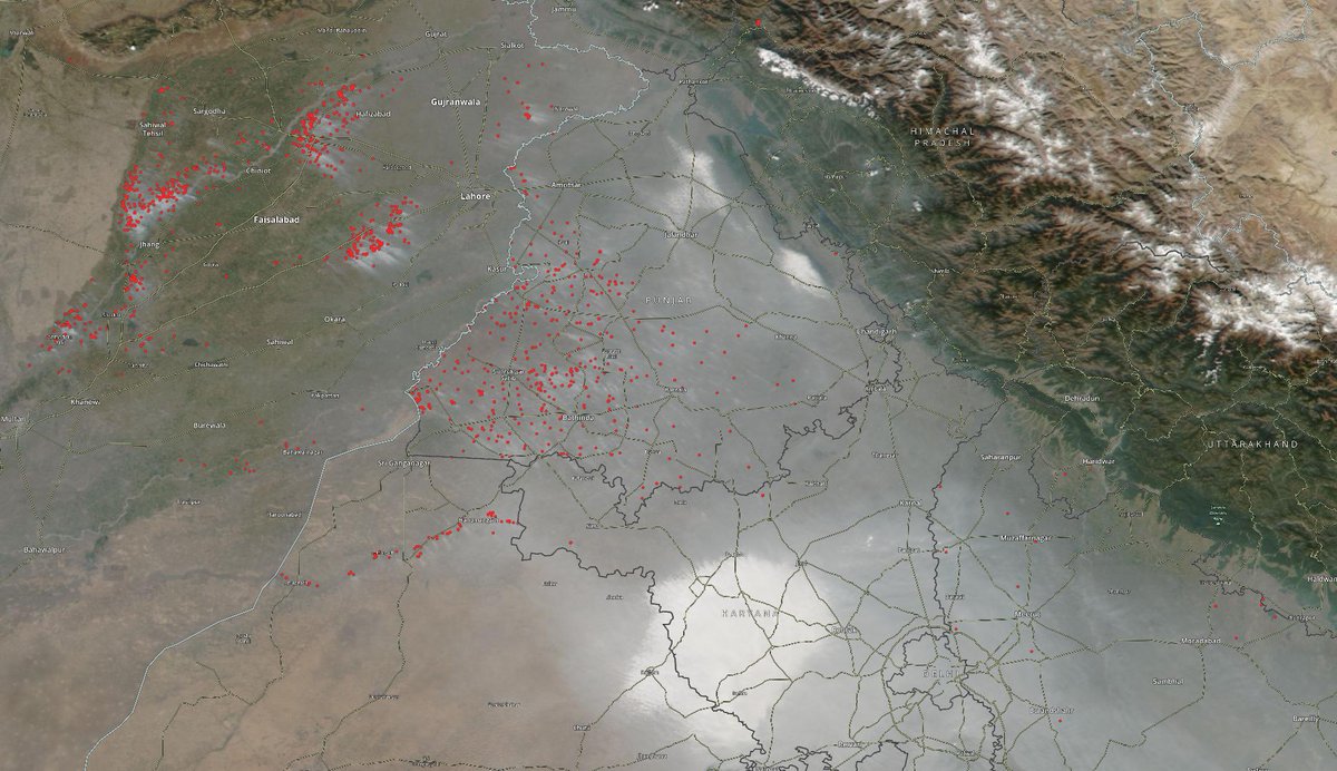 hjethva05's tweet photo. Nov 17: Intense stubble burning in Punjab, on both sides of the border. AQI/PM2.5 in hazardous category in Delhi (US Embassy data). Do we need more evidence and proofs to convince policy makers that open field burning is a major, giant source of air pollution during this season? https://t.co/9UhZhlfoHY