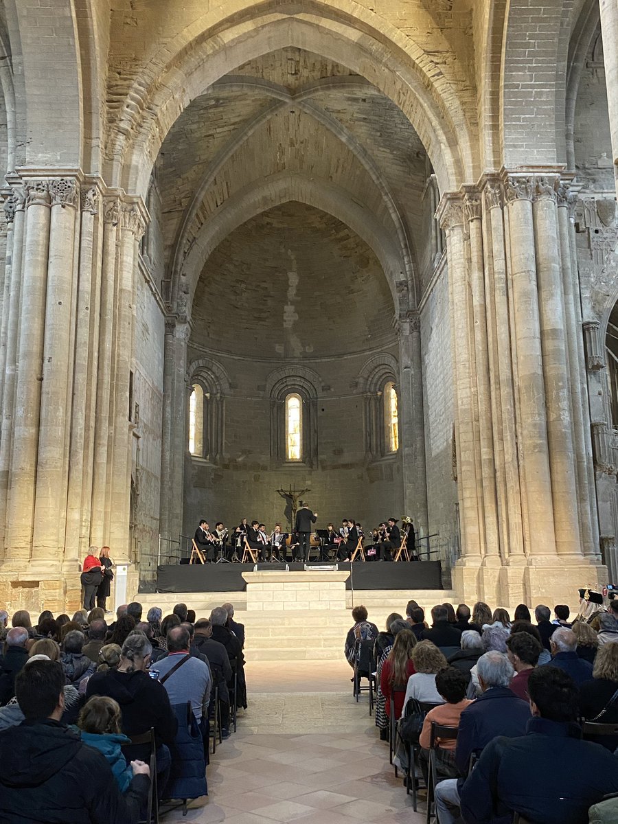 Relleu a les capitanies i als càrrecs de les comparses mores i cristianes. Gràcies al nombrós públic i a les autoritats que ens han acompanyat a la Seu Vella, així com a la gran <a href="/ilerband/">Ilerband</a> 
#perlafestaiperlleidasempre