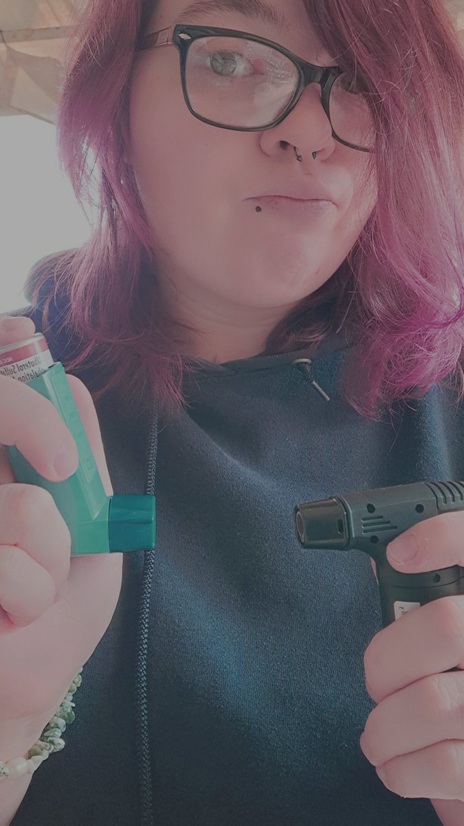 BattyStarLady's tweet photo. Trying to do a dab when you have asthma like 🙃🙃🙃🤣🤣 https://t.co/zx5n5RxbCR
