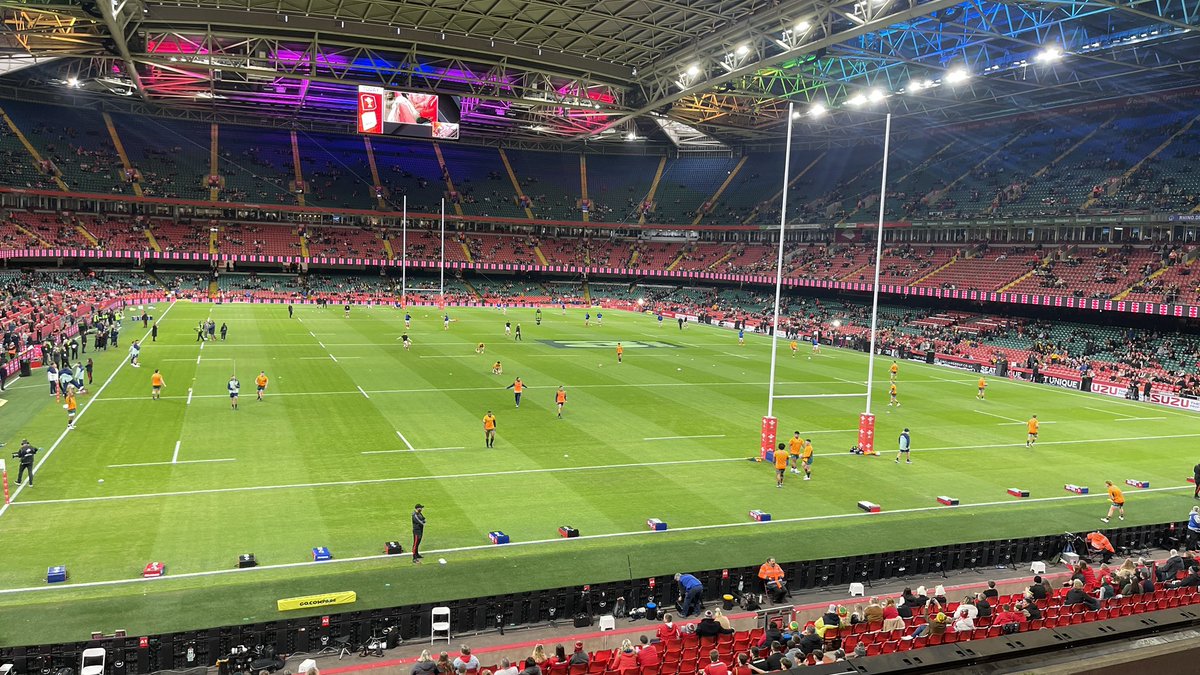 timrutter's tweet image. In place good and early for the #WalvAus game. As if I need reminding, it’s one hell of a stadium. Let’s hope the game lives up to it. C’mon Cymru 🏴󠁧󠁢󠁷󠁬󠁳󠁿 🏉 🌼