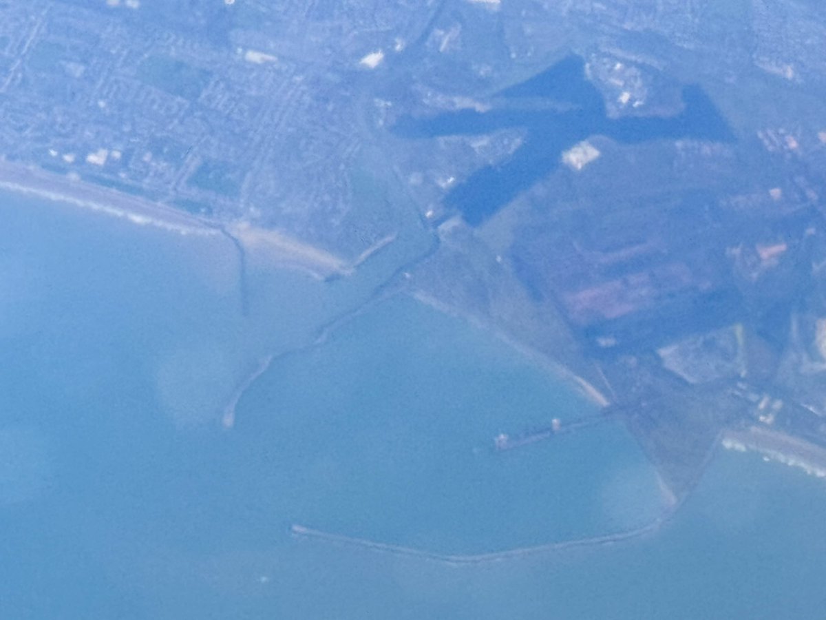 Nothing better than flying over port Talbot &amp; seeing home en route to Heathrow.. #beach #works #Home #Wales
