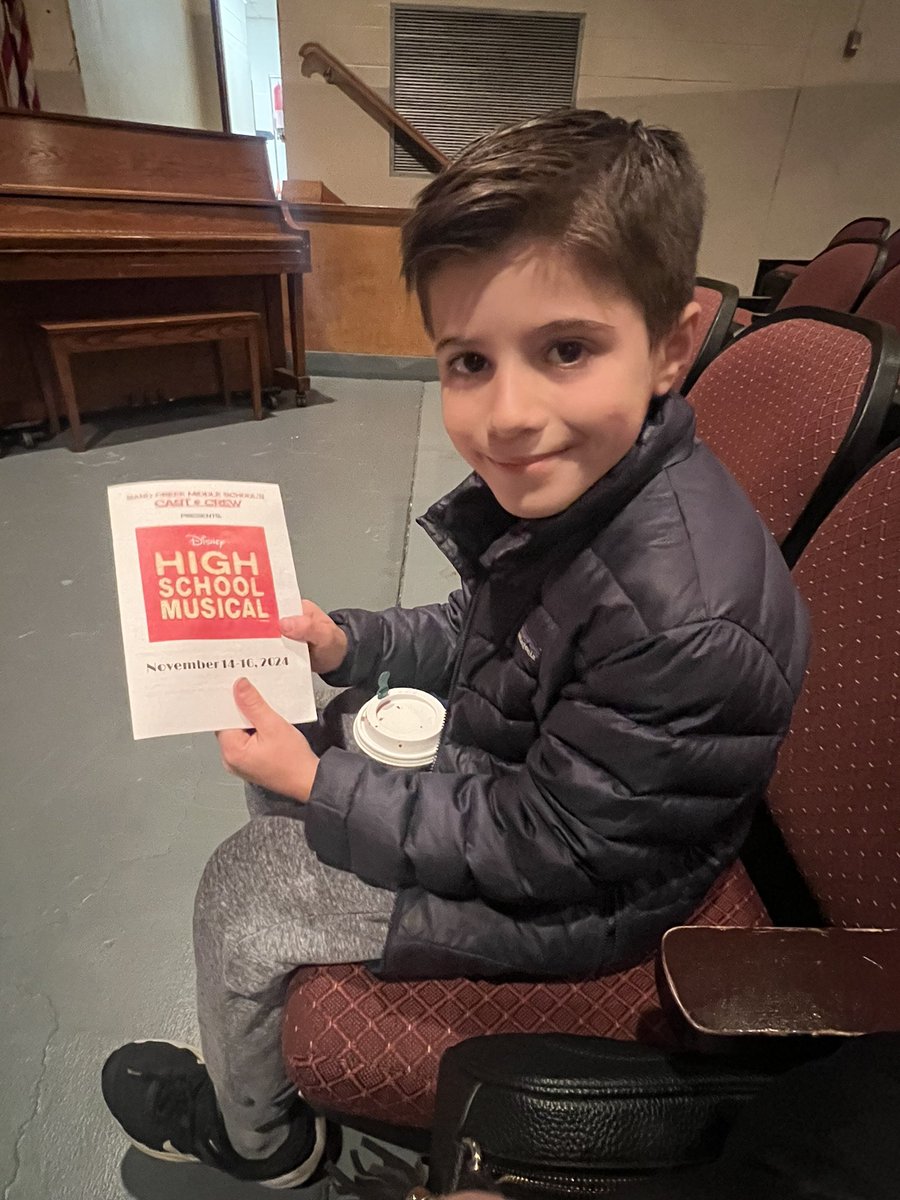 Amazing High School Musical show last night! 🎭 Even the SC Wolf made an appearance! Great job, Sand Creek Middle School Cast &amp; Crew! <a href="/csd_south/">SouthColonieCSD</a>