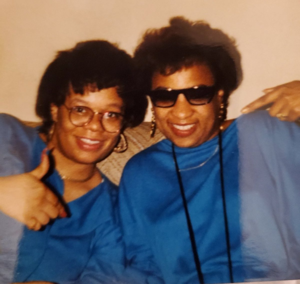 MomOnAMissn247's tweet image. Singing 🎶 🎤 Happy Birthday 🎂🎁🎈🎉 to my sister from another mister!!! Your care concern and kindness ONLY comes from above 💜 from Karaoke to Church ⛪️ The Almighty knew “We are Family!”🥰
#💜U2Life
#BloodSista
#RideOrDie
#WeGoWayBack
#OnTrack😇
#🙏🏽💜🙏🏽
#Then&amp;amp;Now