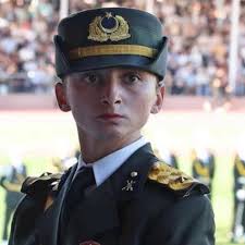 Teğmen Ebru Eroglu'nun sivildeki  halini bulduk.😅

▪️Atatürk 'ün itleri derler sesiniz çıkmaz
▪️3 askerin şehit olduğu yere Im'amınoglu ayaklarına gider,tık yok

Atatürk'ün askeriyiz diye NUTUK atın anca.

Şeyimin ATATÜRK'çüleri‼️

#EbruEroğlu Ahmet Türk
Size Devleti Tanıtacağız