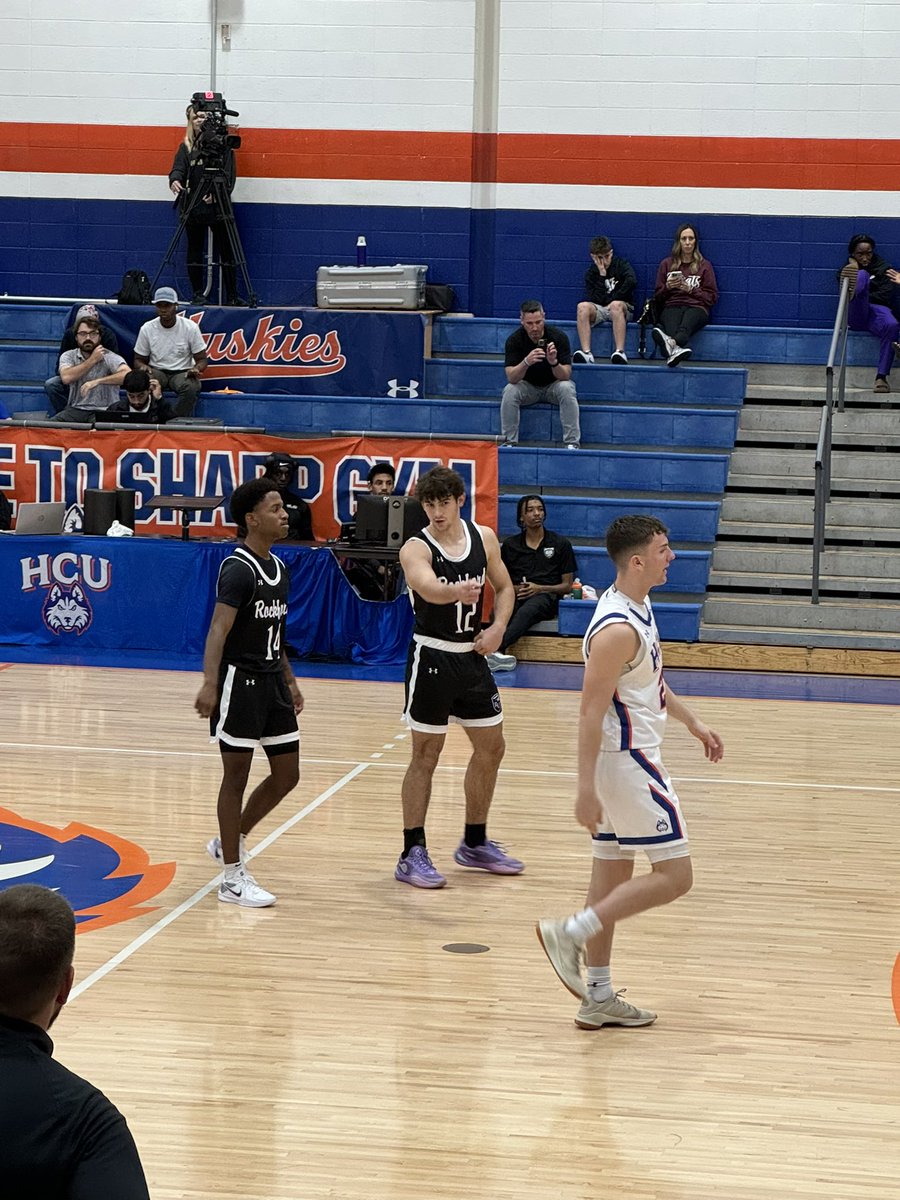 BGMBB1's tweet photo. We see you @jrichbourg_3 @RockfordRegents @bgathletics1405  #CRU #Clockin ⏰ https://t.co/F801ykXieA
