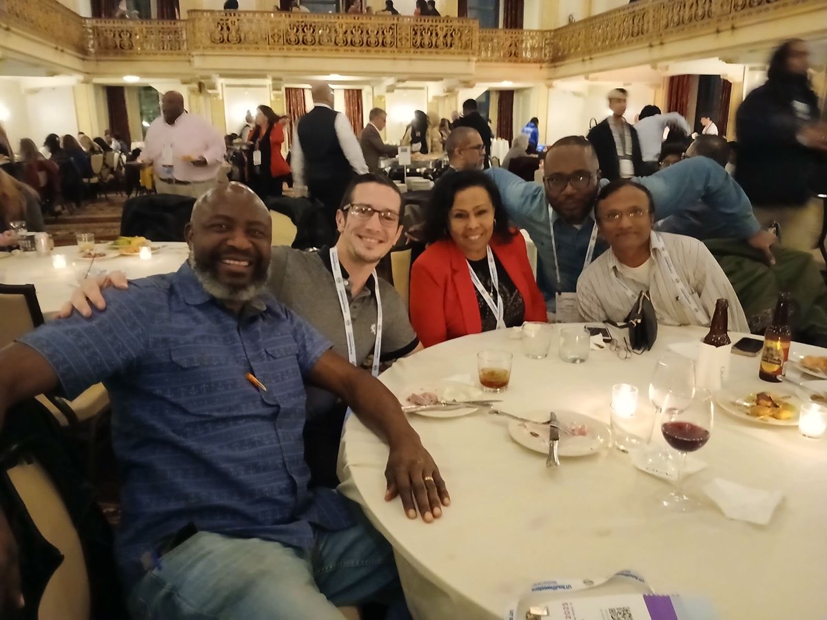 UToledoT32's tweet photo. At he appreciation dinner of program directors by ABRCMS! Networking and fun! https://t.co/XNUlXe7zFq