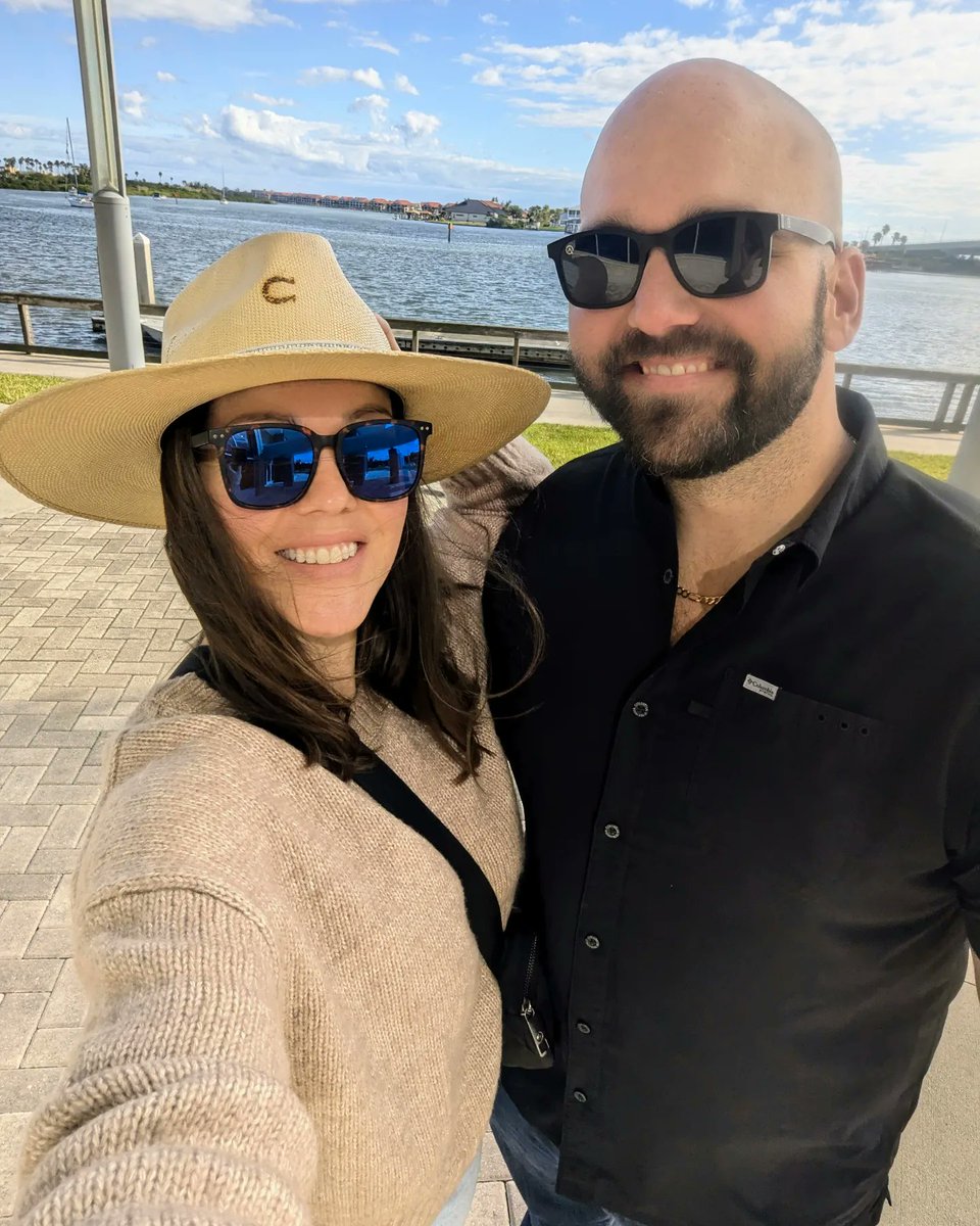 Wool sweaters at the beach 💪 Honored to be on the GRAMMY Panel this morning talking about the music business at the New Smyrna Beach Songwriters Festival!