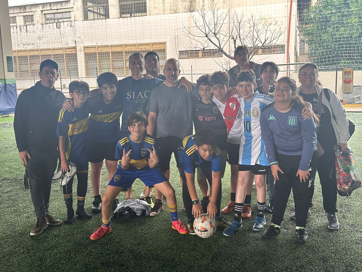 Fabricio Gaston Procopio (@fgprocopio) on Twitter photo El fútbol me reclamaba..
Mi hijo me convoca a su equipo..
Sublime…
Fin! El fútbol me reclamaba..
Mi hijo me convoca a su equipo..
Sublime…
Fin!