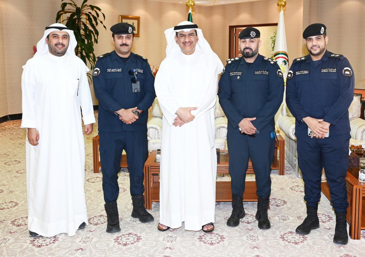 استقبل معالي محافظ الجهراء السيد حمد جاسم الحبشي بمكتبه في ديوان عام المحافظة كلا من 

العميد جاسم المسباح مدير ادارة الابعاد 
الرائد فايز البراك مساعد مدير ادارة الابعاد 
الملازم أول رميح خالد المطيري ضابط ادارة الابعاد 
السيد سلطان الفضلي من ادارة الابعاد 

ولقد رحب معالي