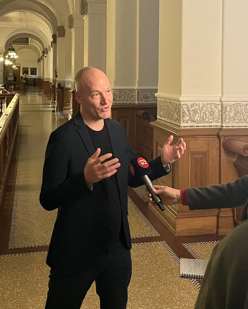 Vi har i dag forladt forhandlingerne om Grøn Trepart. 
 
Vi har forhandlet i mange uger og deltaget i en lang række forhandlingsmøder for at presse regeringen til en aftale, der får fisk og liv tilbage i vores fjorde, samtidig med at vi får nedbragt landbrugets omfattende