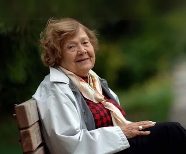 ⭕️ Sümer ve Asur uygarlıkları üzerine çalışmalar yapan Türk arkeolog, dilbilimci, laiklik ve kadın haklarının önde gelen savunucularından Muazzez İlmiye Çığ, 110 yaşında hayatını kaybetti.