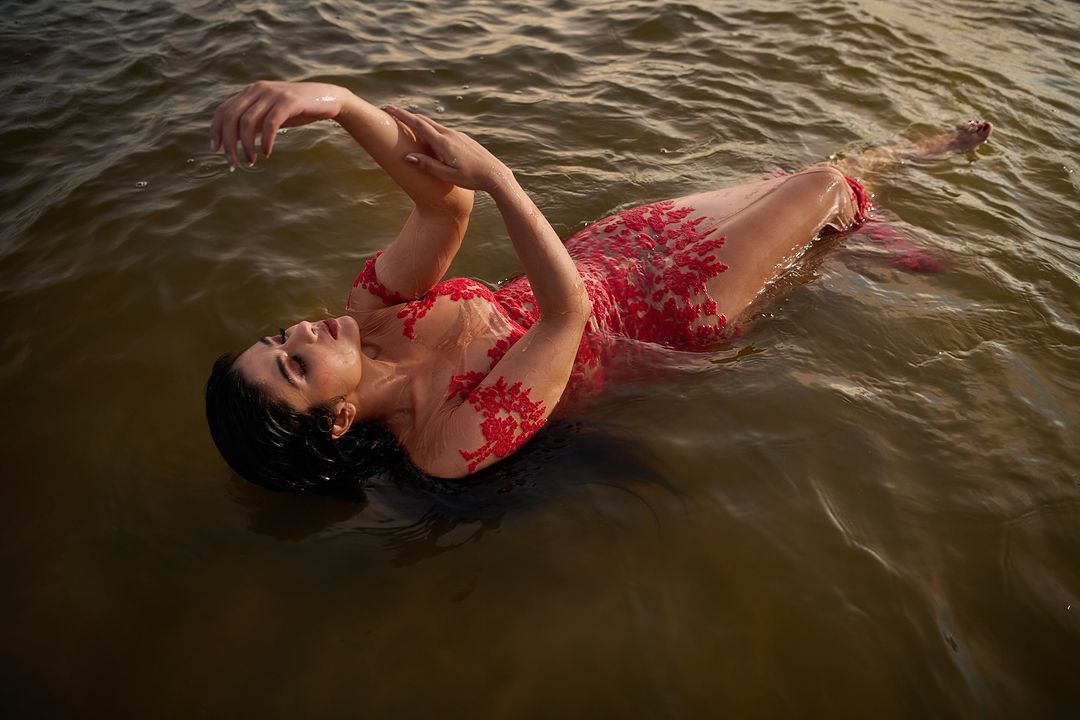 GcmQ7MFWUAAIn6s?format=jpg&name=medium