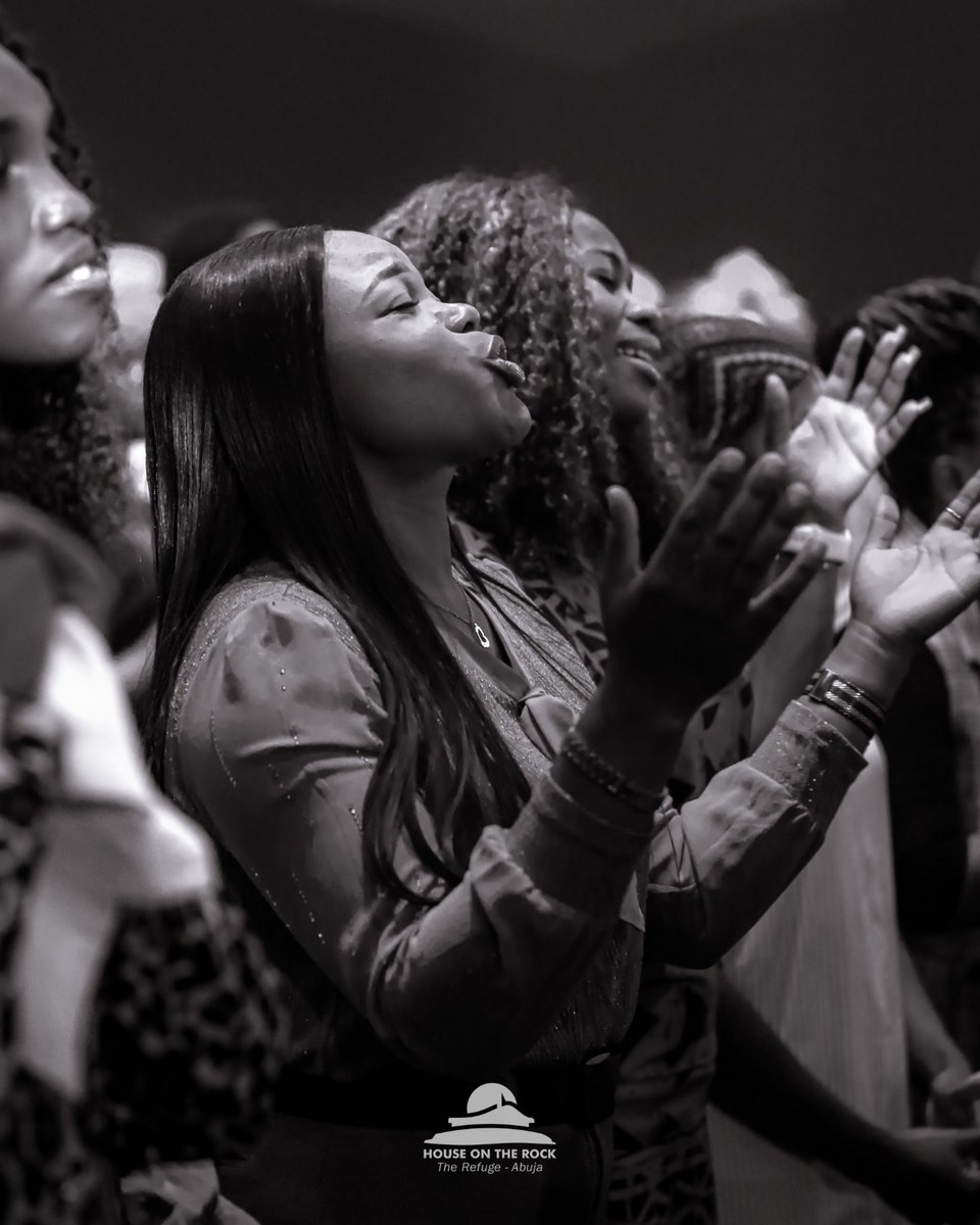 HOTRREFUGE's tweet image. 🎶 I’ll praise on the mountains, praise on the valley,

I’ll praise when I'm sure, I’ll praise when I'm doubting” 🎶

🎶 I’ll praise when outnumbered, praise when surrounded cause praise is the water my enemies drown in 🎶

#Increase2024 
#HOTRRefuge 
#HOTRService 
#AbujaChurch