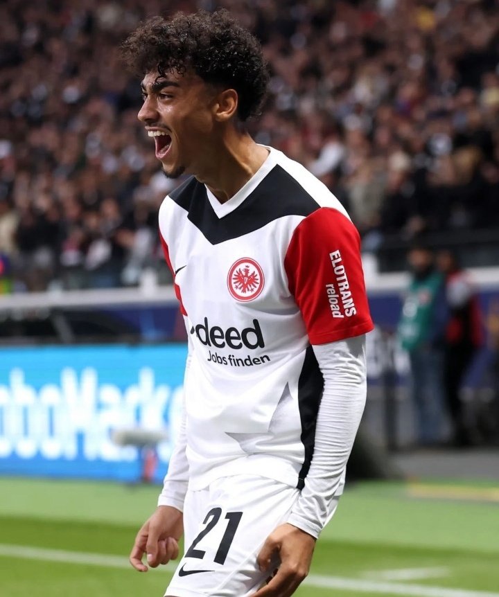 Impresionante rendimiento de Nathaniel Brown (🇩🇪🇺🇸-'03) en sus últimos tres partidos:

⚽️ vs. Bochum
⚽️ vs. Stuttgart
⚽️ vs. Dinamarca U21

¡Fantástico momento para el joven lateral izquierdo del Eintracht Frankfurt!