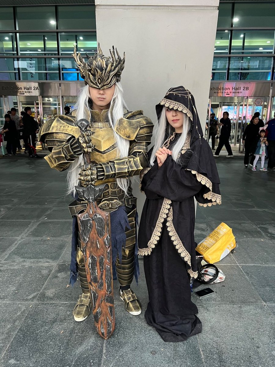 #코스어_X친소 #코스어_트친소
#지스타_𝕏친소 #지스타_트친소 

토요일 명일방주 노시스
일요일 다크소울3 첫째 왕자 로리안(쌍왕자 트윈)
으로 참여한 스테인입니다.
장르 안가리는 잡덕이고 장르영업도 잘 받아먹습니다!
코스어.사진사 위주로 흔적 주시면 찾아가겠습니다!