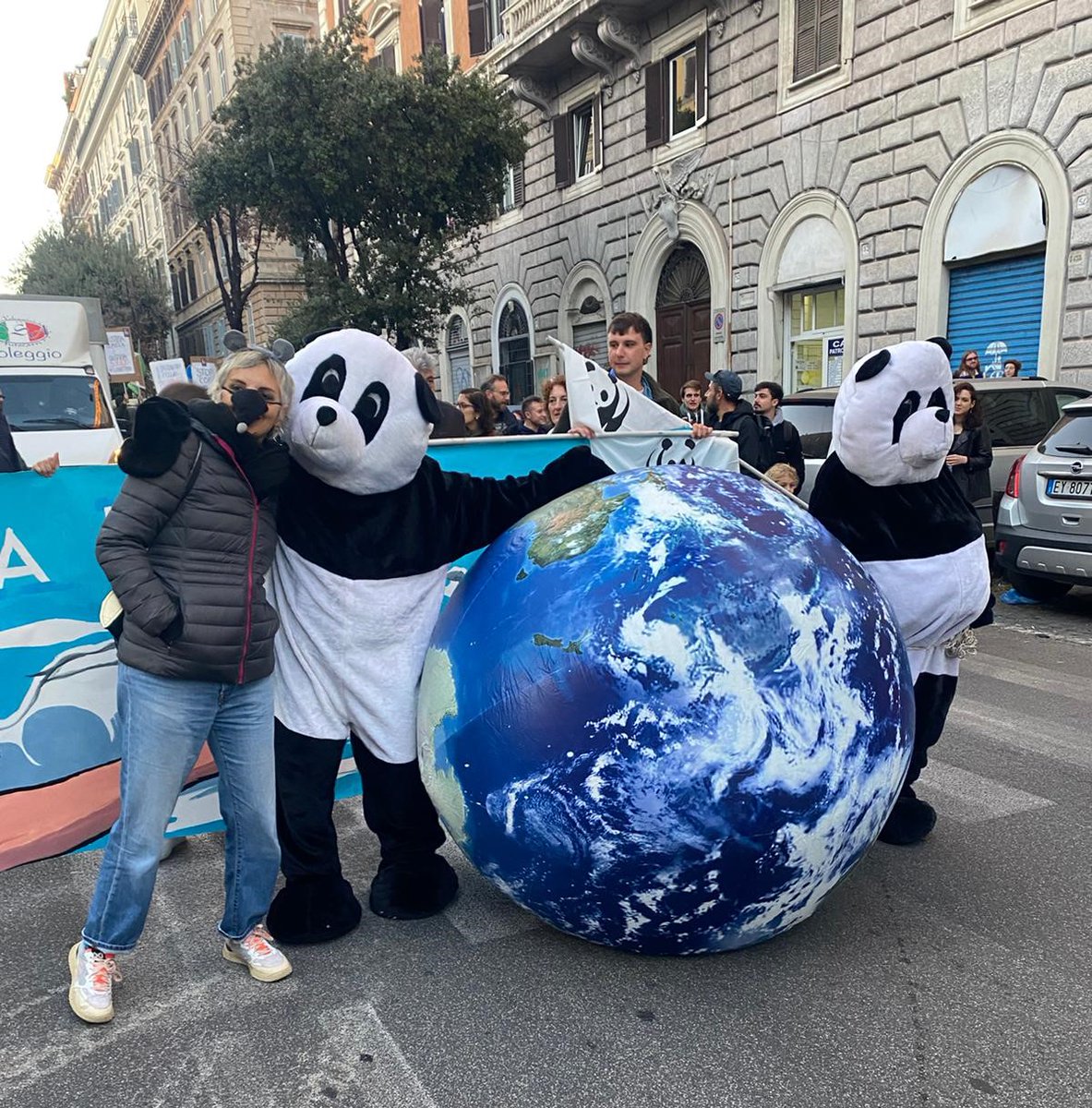 anna_becchi's tweet photo. #climatepride 16/11 🐭🐼🐛🦉🦀🐐🐲🌿 bello esserci 💚 . https://t.co/SWqlyxYqLc
