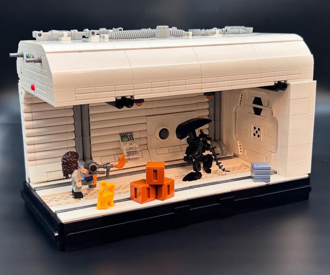 its_a_jbear got inspired from the new Alien: Romulus movie and delved into a much different theme than he is used too by recreating an all time classic showdown between Ripley and the Xenomorph 👽

#lego #legomoc #legomocs #legocreations #legocreation #alienromulus #alienmovie