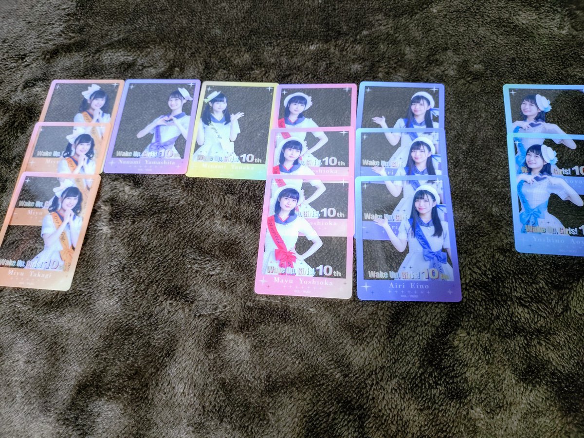 omoidenoparade's tweet photo. 地元で打上しながら開封したらどっちも1人ずつ足りなかった https://t.co/2vpYPRdaTd