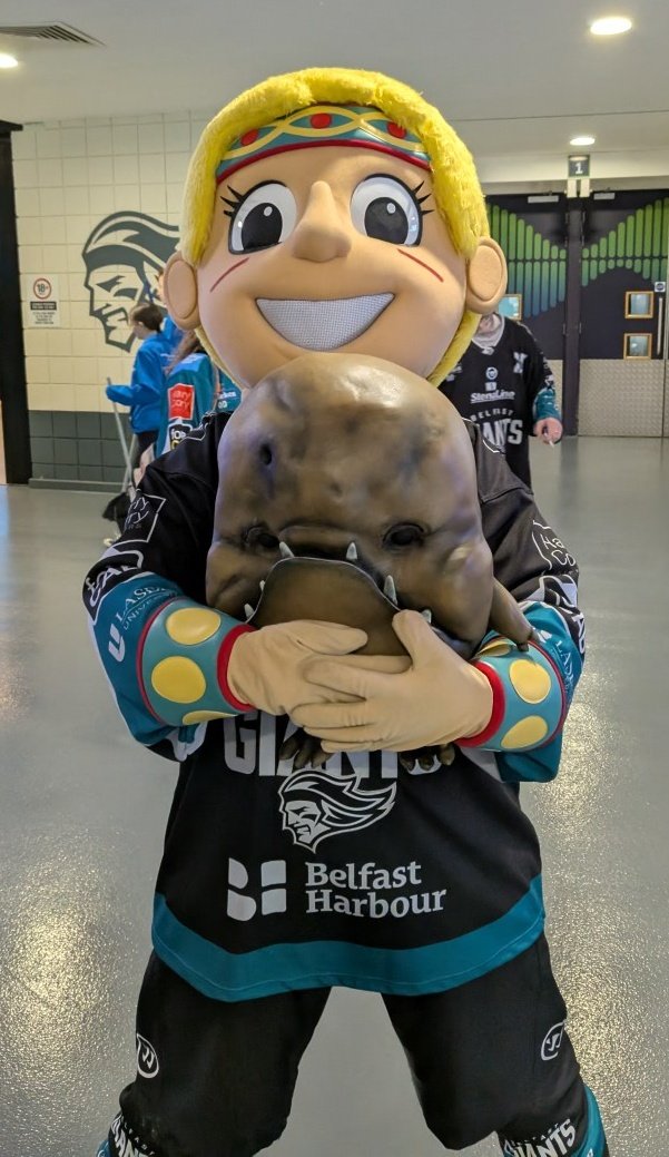 marksnodden's tweet photo. First @belfastgiants game for Pukey

#giantselfie #giantsselfie #lovebelfast https://t.co/jgbEEYU0fK