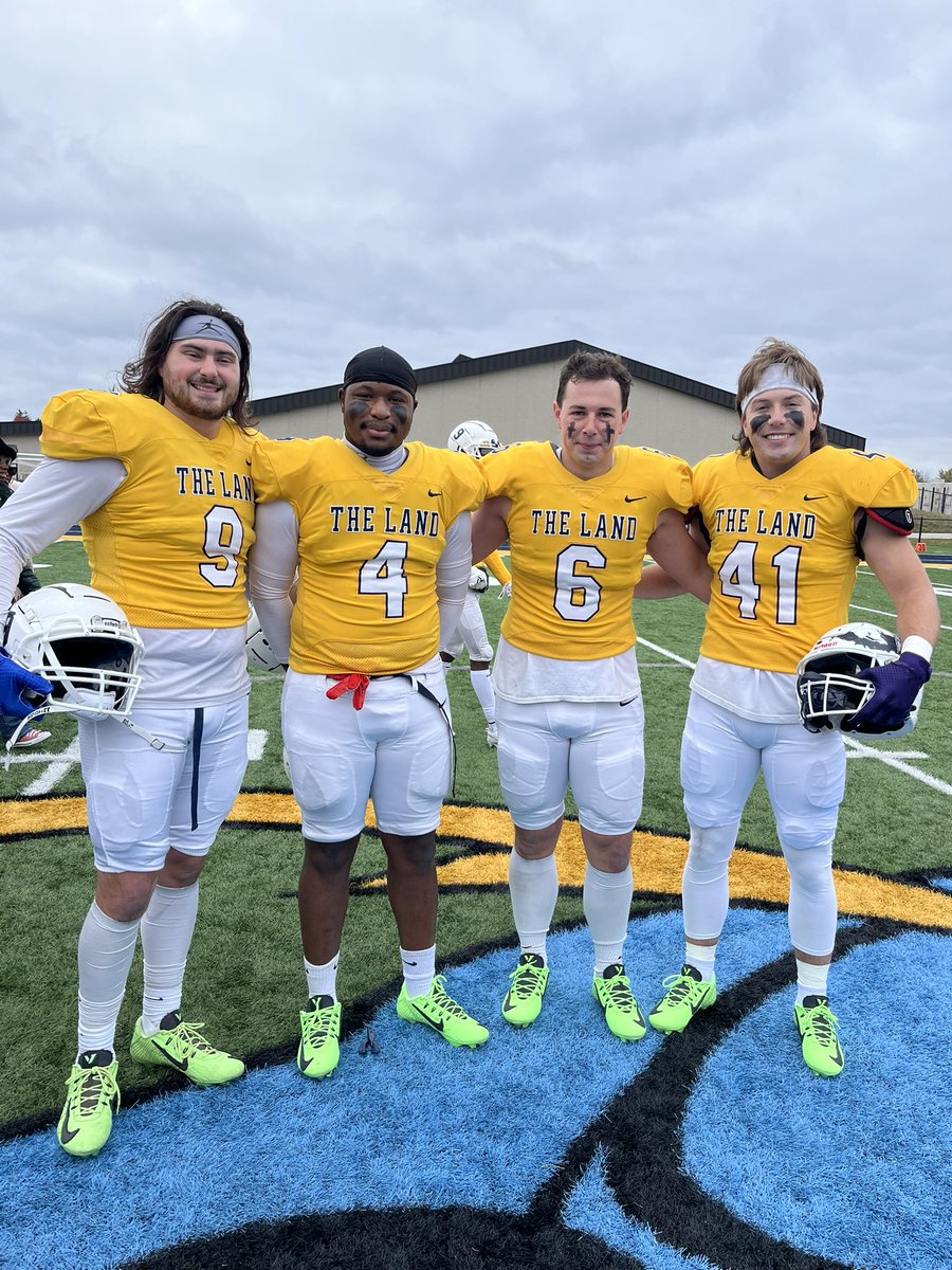 mike_glogowski's tweet photo. Eight years of pop-warner, two years of middle school football, four years of high school football and now four years of college ball comes to an end. https://t.co/RtOdA9pp8L