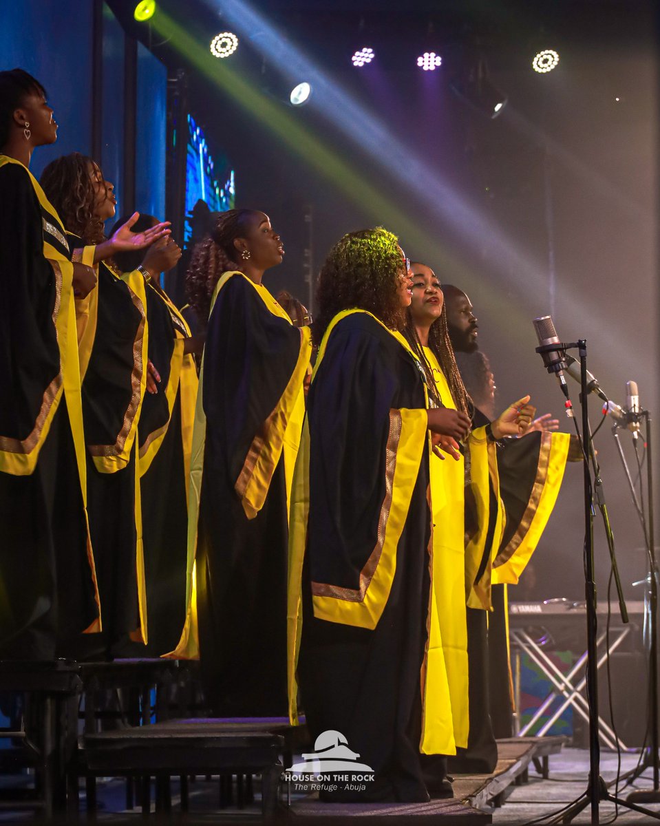 HOTRREFUGE's tweet image. Tehila Company (TC Music) leads us in a medley of hymns and songs, as they prepare the way for the entrance of God’s word, every medley and note a ministration in songs. 

#GraduationService
#Increase2024 
#HOTRRefuge 
#HOTRService 
#AbujaChurch