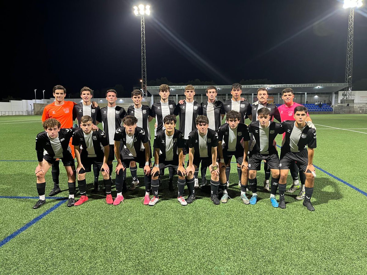 #CalaveraCF 

✅ Nuevo triunfo para nuestro primer equipo, esta vez en su visita al <a href="/CDSalteras/">CD Salteras</a>. Los pupilos de <a href="/mistercrack171/">mistercrack17</a> remontaron el tanto inicial de los locales y siguen liderando su grupo. 

⚽️ Juan Cabello y un tanto en p.p. dieron la victoria a los negros.