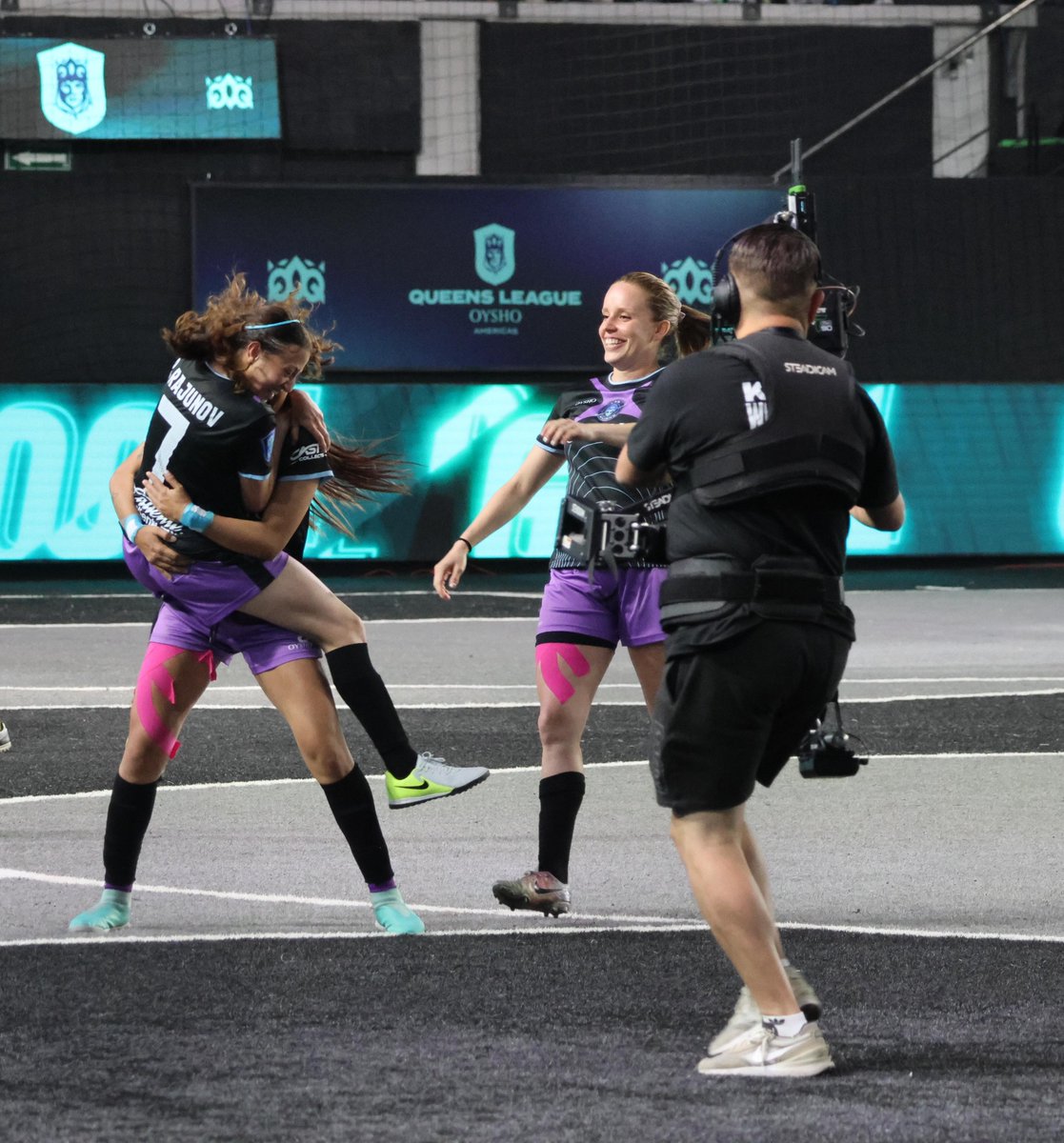 espartanasmx's tweet photo. 🤩👑 Pau De María @paudmaria , quien milita en @losaliensfc , es una de las futbolistas que más disfruta el universo de la @queensleagueam_ ⚽️
 
📸 Espartanas MX https://t.co/zmb4Hzs27n