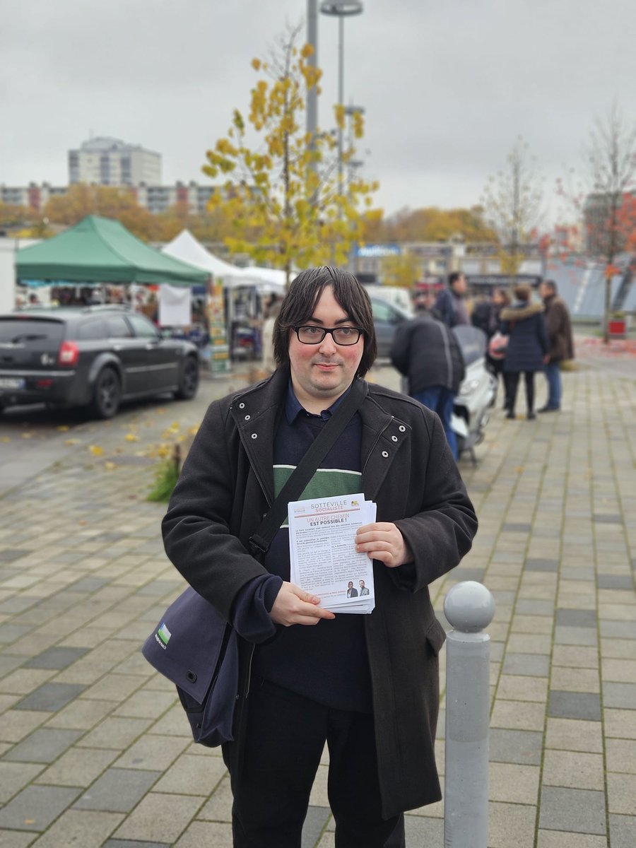Un weekend sur le terrain !

🌹Après le marché place de Verdun hier, ce matin, les socialistes de Sotteville étaient sur le marché place de l'Hôtel de Ville pour distribuer notre journal et échanger avec les Sottevillaises et les Sottevillais. 

La mobilisation continue ✊️