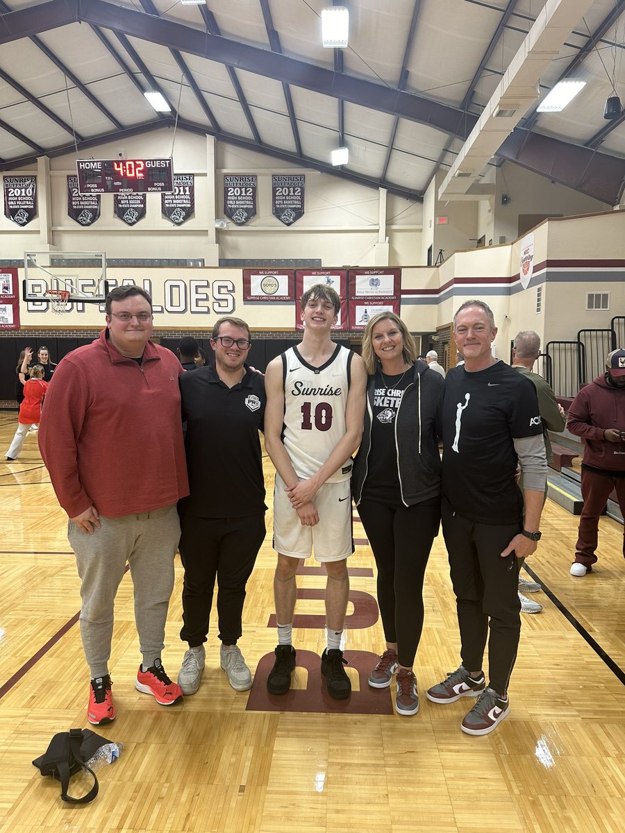 Ssiler3's tweet photo. Great day of hoops up  in Bel Aire,  Kansas! 

Enjoyed watching @AidanChronist1 and his @sunrisehoops team! 

Love the places this 🏀 takes us! 

Keep working AC! 

#FlywithUs #Family https://t.co/CdI7drVBBi