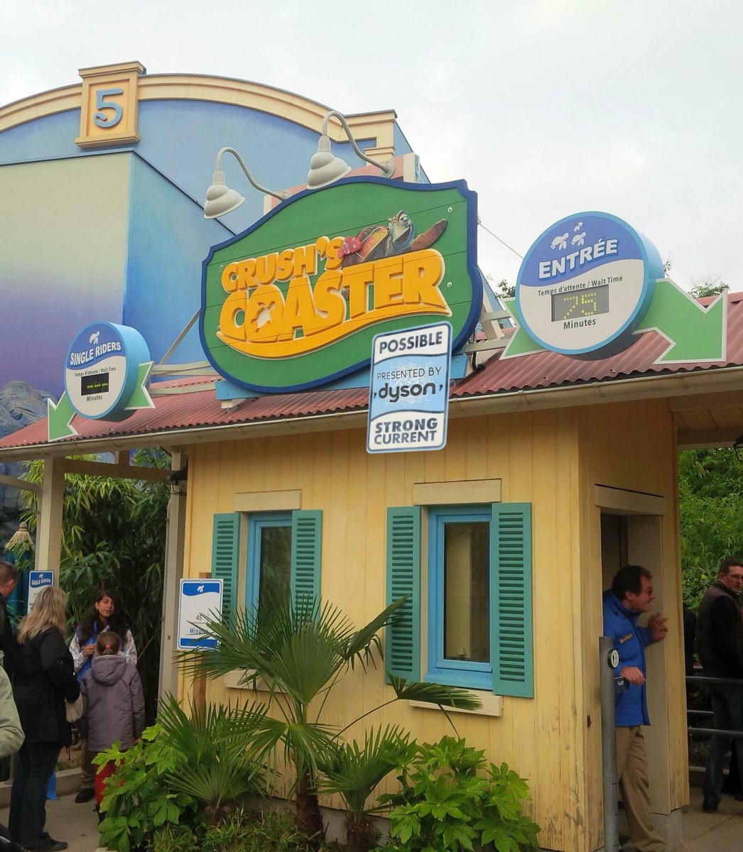 🚨 At Disneyland Paris' Walt Disney Studios Park, a new sign has appeared outside of Crush's Coaster indicating a new sponsorship with Dyson.

No changes have been made to the ride as of yet.