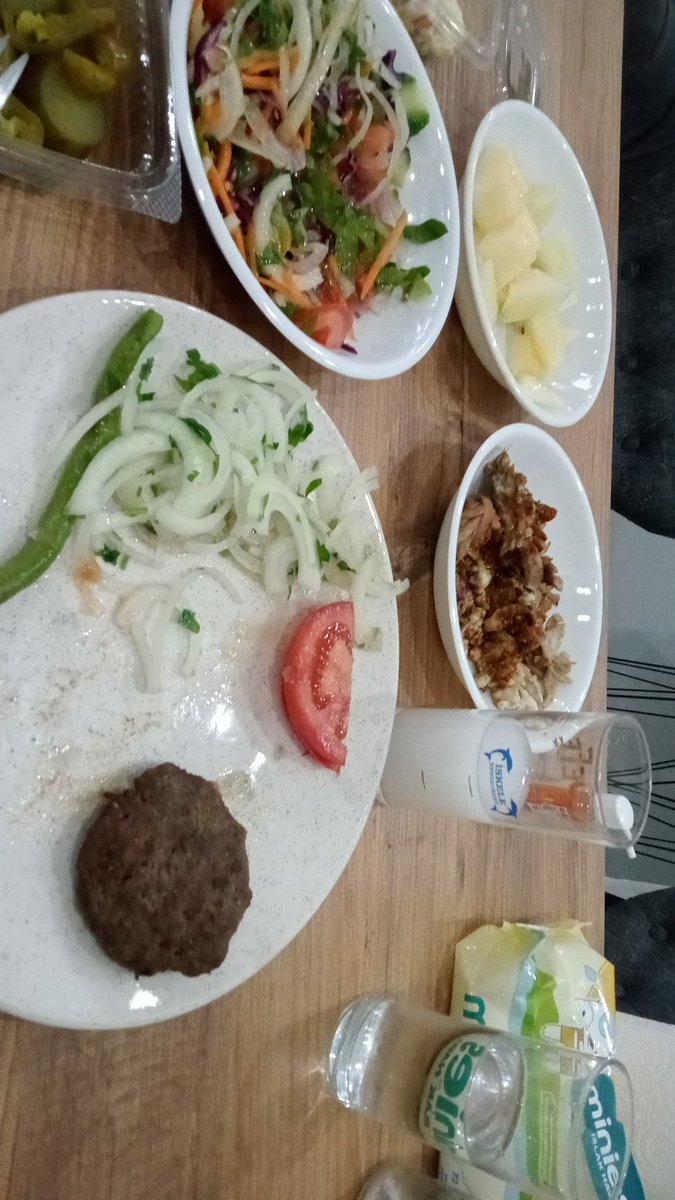 Varmı eşlik etmek isteyen