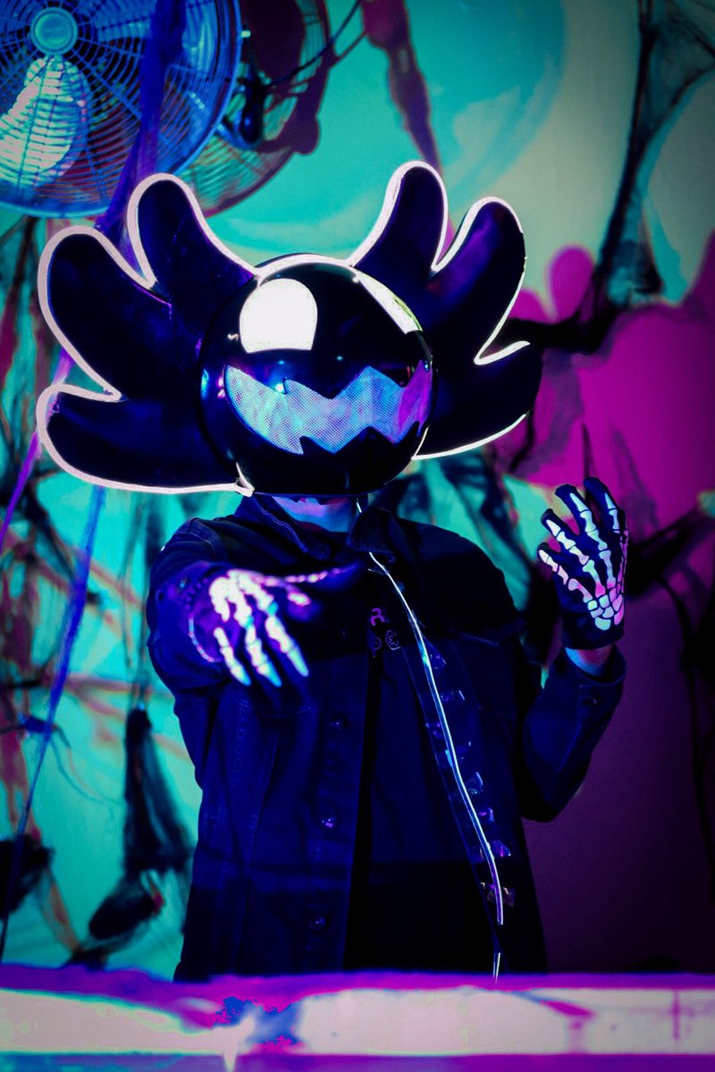 axofriend's tweet photo. BETWEEN SPIRITS AGS 👾👻

La primera fuera de GDL, toda una aventura llevando a AGS un toque cyberpunk de bass  

AGUASCALIENTES, WE ARE NOW FRIENDS 👾

#axofriend #aguascalientes #dubstep #bassmusic #edm https://t.co/4nJSlBLVBu