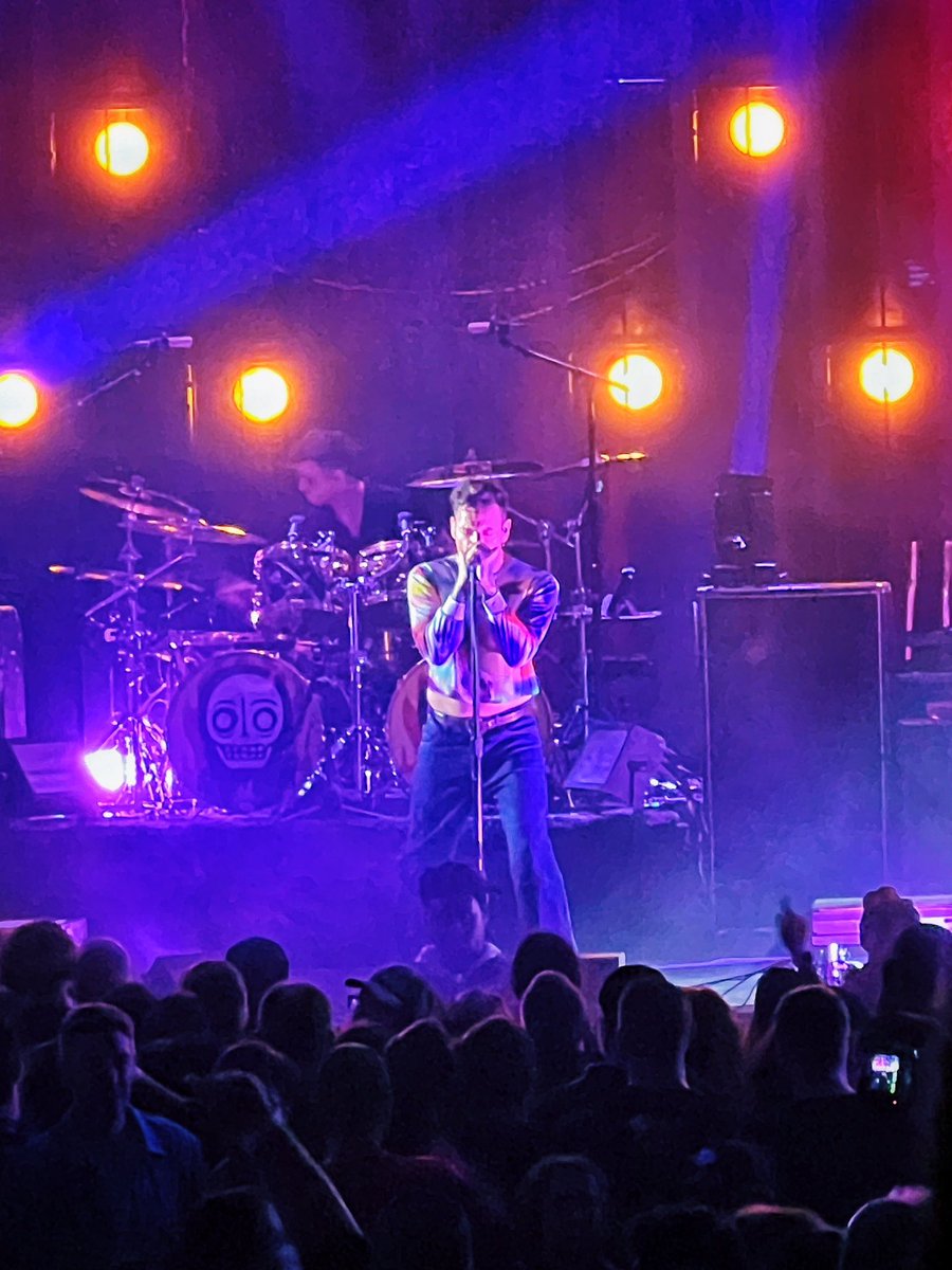 ᴉllǝsoɹ qoɹ tweet media